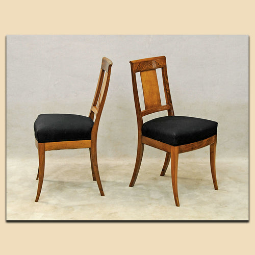 Paar Biedermeier Polsterstühle Nr. 4533, Nussbaum massiv und furniert, Schweiz um 1820