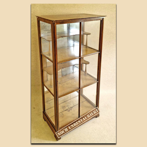 Nr. 4681 Biedermeier Vitrine, Nussbaum massiv und furniert, Österreicvh um 1830