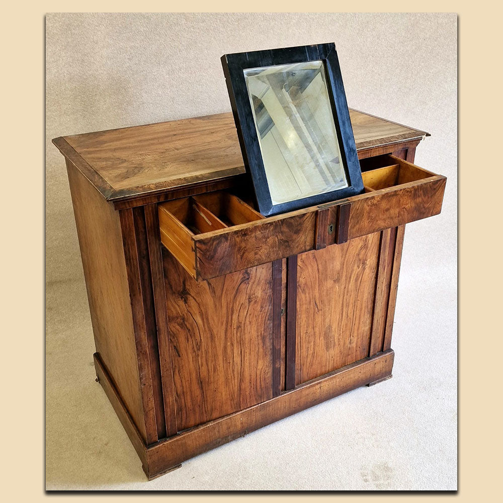 Nr. 4683 Biedermeier Anrichte, Nussbaum furniert, Österreich um 1820