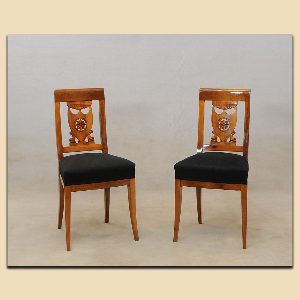 Nr. 4725, Paar Biedermeier Polsterstühle, Nussbaum massiv, Schweiz um 1820