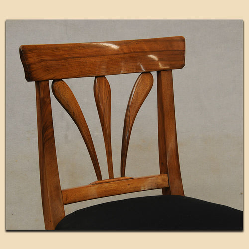 Nr. 4760 4 Stühle, Biedermeier, massiv Nussbaum, Schweiz um 1820