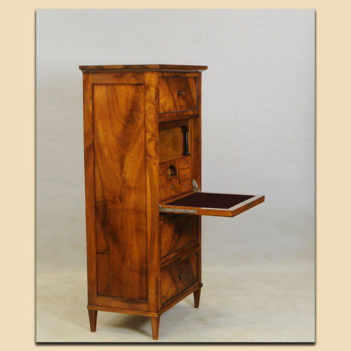 Nr. 4762 Sekretär, Biedermeier, Nussbaum furniert, Schweiz um 1820