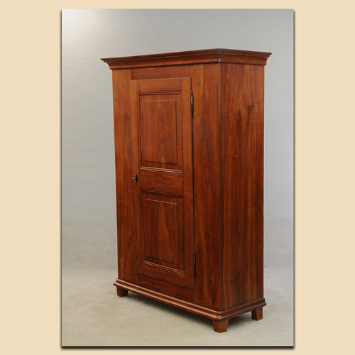 Nr. 4763 Schrank, Biedermeier, massiv Kirschbaum, süddeutsch um 1820