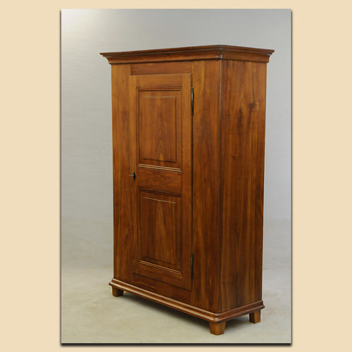 Nr. 4763 Schrank, Biedermeier, massiv Kirschbaum, süddeutsch um 1820