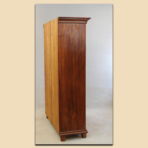 Nr. 4763 Schrank, Biedermeier, massiv Kirschbaum, süddeutsch um 1820