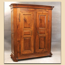 Laden Sie das Bild in den Galerie-Viewer, 4769 Louis Seize Schrank, massiv Kirschbaum, süddeutsch um 1790