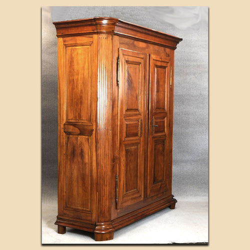 4769 Louis Seize Schrank, massiv Kirschbaum, süddeutsch um 1790