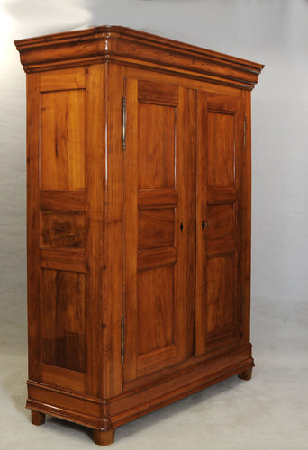 4768 Biedermeier Schrank, massiv Kirschbaum, süddeutsch um 1820