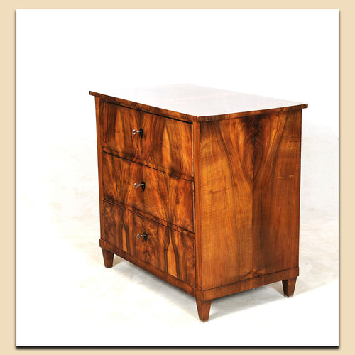 Nr. 4783 Biedermeier Kommode, Nussbaum furniert, Schweiz um 1820