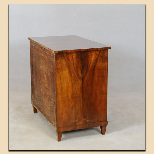 Nr. 4783 Biedermeier Kommode, Nussbaum furniert, Schweiz um 1820