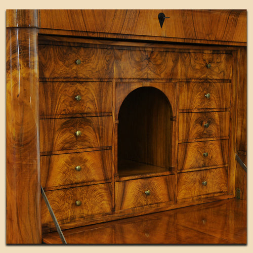 Nr. 4789 Biedermeier Sekretär, Nussbaum furniert, süddeutsch um 1840