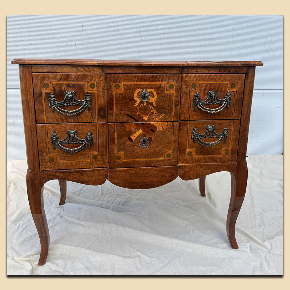 Nr. 4795 Barock Kommode, Nussbaum massiv und furniert, süddeutsch um 1820