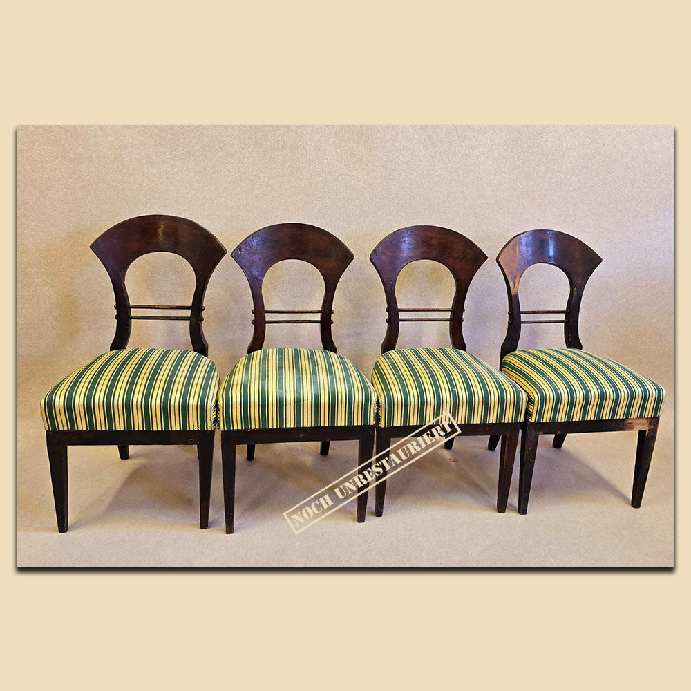4796 4 Biedermeier Polsterstühle, Nussbaum massiv und furniert, Österreich um 1820