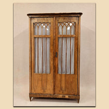 Laden Sie das Bild in den Galerie-Viewer, 4798 Biedermeier Bücherschrank / Vitrine, Nussbaum furniert, Österreich um 1820