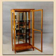 Laden Sie das Bild in den Galerie-Viewer, 4800 Biedermeier Vitrine, Kirschbaum furniert, Österreich um 1820