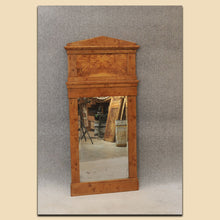 Laden Sie das Bild in den Galerie-Viewer, Nr. 4803 Biedermeier Spiegel, Birke furniert, süddeutsch um 1820