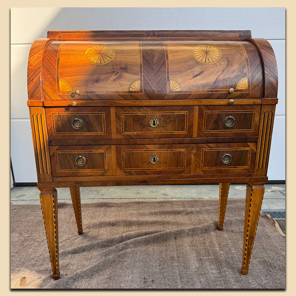 Nr. 4804 Louis Seize Zylinderbüro, Nussbaum furniert, Frankreich um 1790