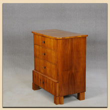 Laden Sie das Bild in den Galerie-Viewer, Nr. 4809 Biedermeier Kommode, Kirschbaum furniert, süddeutsch um 1820
