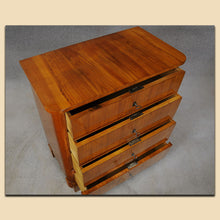 Laden Sie das Bild in den Galerie-Viewer, Nr. 4809 Biedermeier Kommode, Kirschbaum furniert, süddeutsch um 1820