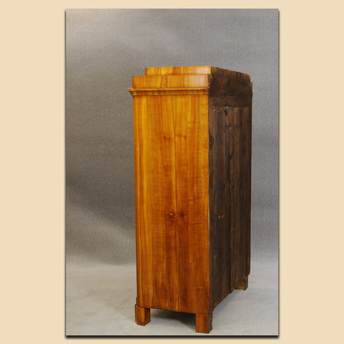Nr. 4810 Biedermeier Chiffoniere (Herrenkommode), Kirschbaum furniert, süddeutsch um 1840