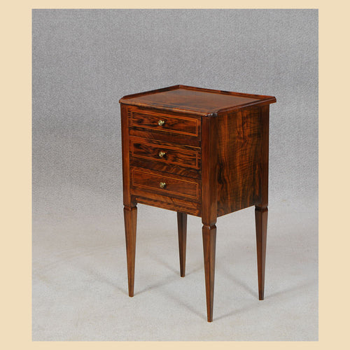 Nr. 4813 Biedermeier Kommödchen, Nussbaum massiv, Schweiz um 1820
