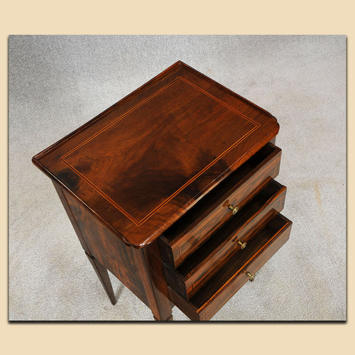 Nr. 4813 Biedermeier Kommödchen, Nussbaum massiv, Schweiz um 1820