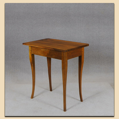 Nr. 4814  Biedermeier Tischchen, Nussbaum massiv, süddeutsch um 1820