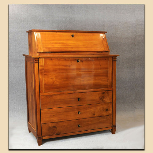 Nr. 4817 Biedermeier Sekretär, massiv Kirschbaum. Süddeutsch um 1820