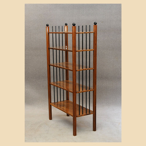 Nr. 4818 Biedermeier Etagere, Nussbaum massiv, Österreich um 1820