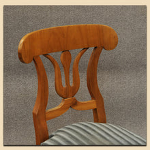 Laden Sie das Bild in den Galerie-Viewer, Nr. 4822 6 Biedermeier Schaufelstühle, Kirschbaum massiv, süddeutsch um 1820
