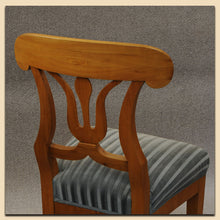 Laden Sie das Bild in den Galerie-Viewer, Nr. 4822 6 Biedermeier Schaufelstühle, Kirschbaum massiv, süddeutsch um 1820