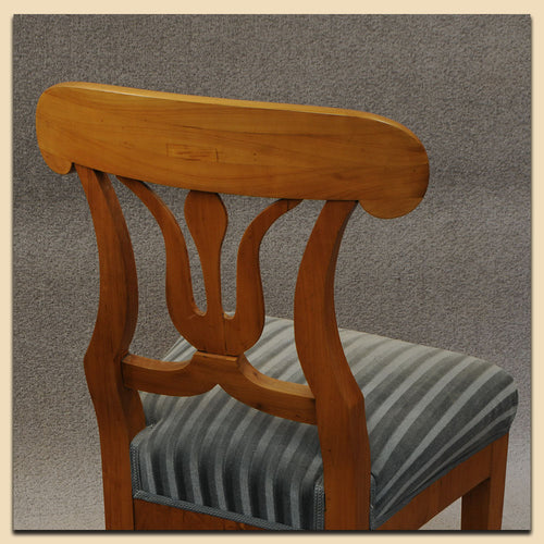 Nr. 4822 6 Biedermeier Schaufelstühle, Kirschbaum massiv, süddeutsch um 1820