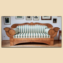 Laden Sie das Bild in den Galerie-Viewer, Nr. 4825 Sofa, Biedermeier, Kirschbaum furniert, norddeutsch um 1840