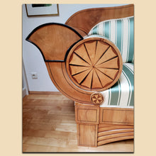 Laden Sie das Bild in den Galerie-Viewer, Nr. 4825 Sofa, Biedermeier, Kirschbaum furniert, norddeutsch um 1840