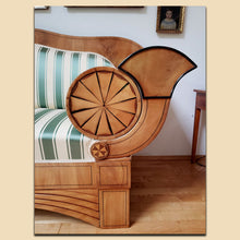 Laden Sie das Bild in den Galerie-Viewer, Nr. 4825 Sofa, Biedermeier, Kirschbaum furniert, norddeutsch um 1840