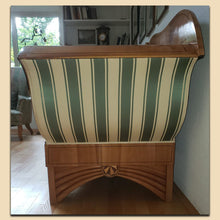 Laden Sie das Bild in den Galerie-Viewer, Nr. 4825 Sofa, Biedermeier, Kirschbaum furniert, norddeutsch um 1840