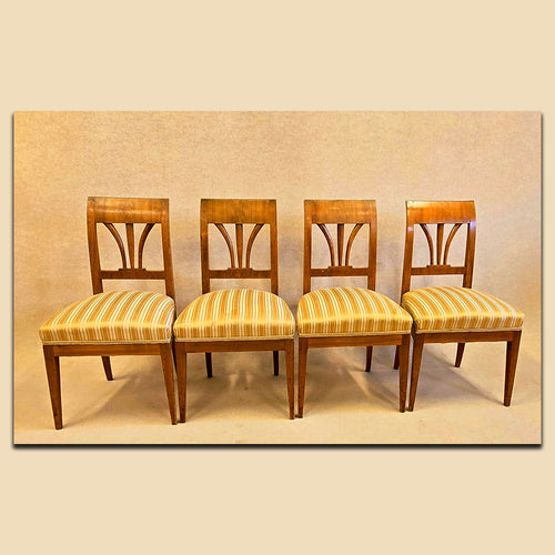 Nr. 4826 4 Polsterstühle, Biedermeier, Kirschbaum massiv und furniert, süddeutsch um 1820