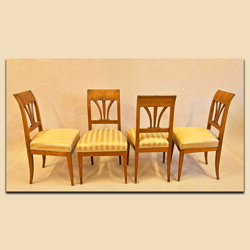 Nr. 4826 4 Polsterstühle, Biedermeier, Kirschbaum massiv und furniert, süddeutsch um 1820