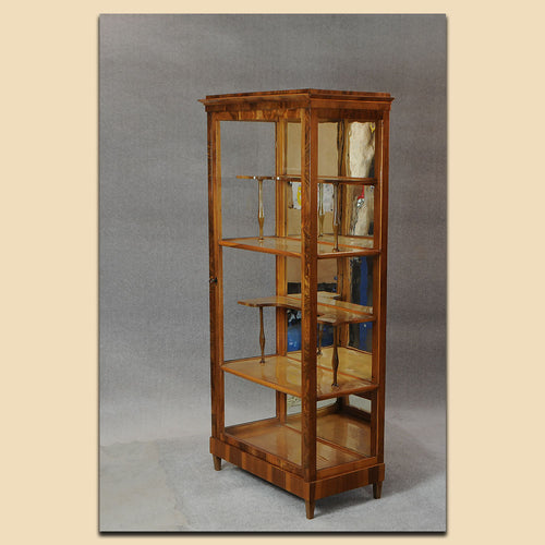 Nr. 4829  Vitrine, Biedermeier, Nussbaum furniert, Österreich um 1820