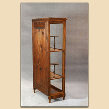 Laden Sie das Bild in den Galerie-Viewer, Nr. 4829  Vitrine, Biedermeier, Nussbaum furniert, Österreich um 1820