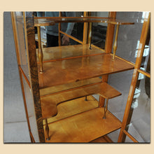 Laden Sie das Bild in den Galerie-Viewer, Nr. 4829  Vitrine, Biedermeier, Nussbaum furniert, Österreich um 1820
