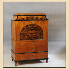 Laden Sie das Bild in den Galerie-Viewer, Nr. 4832 Sekretär, Biedermeier, Kirschbaum furniert, Schweiz um 1820
