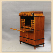 Laden Sie das Bild in den Galerie-Viewer, Nr. 4832 Sekretär, Biedermeier, Kirschbaum furniert, Schweiz um 1820