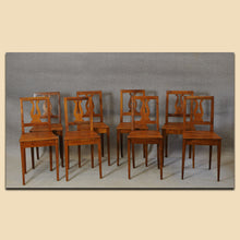 Laden Sie das Bild in den Galerie-Viewer, Nr. 4833 8-er Satz, Biedermeier Brettstühle, Kirschbaum massiv, Schweiz um 1820