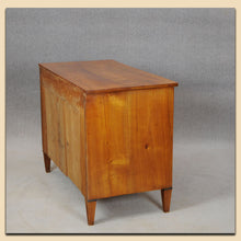 Laden Sie das Bild in den Galerie-Viewer, Nr. 4837 Biedermeier Kommode, Kirschbaum massiv, süddeutsch um 1820
