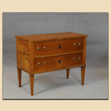 Laden Sie das Bild in den Galerie-Viewer, Nr. 4838 Biedermeier Kommode, Kirschbaum massiv, süddeutsch um 1820