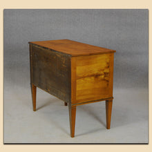 Laden Sie das Bild in den Galerie-Viewer, Nr. 4838 Biedermeier Kommode, Kirschbaum massiv, süddeutsch um 1820