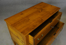 Laden Sie das Bild in den Galerie-Viewer, Nr. 4838 Biedermeier Kommode, Kirschbaum massiv, süddeutsch um 1820