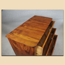 Laden Sie das Bild in den Galerie-Viewer, Nr. 4841 Kommode, Biedermeier, Nussbaum furniert, süddeutsch um 1840