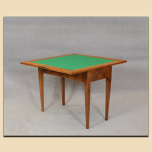 Laden Sie das Bild in den Galerie-Viewer, Nr. 4848 Spieltisch (Britschtisch), Biedermeier, Nussbaum massiv und furniert, süddeutsch um 1820